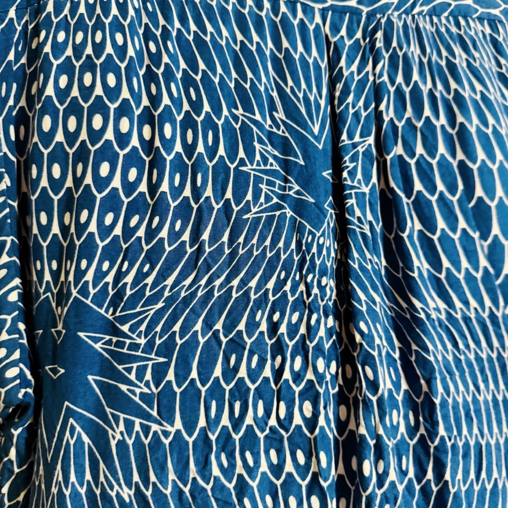 Manuhealii - Blue and White Print Shirt - Picture 5 of 5